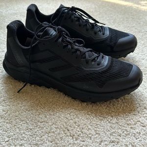 adidas | Men's Terrex 320 size 10 trail running shoes - black on black